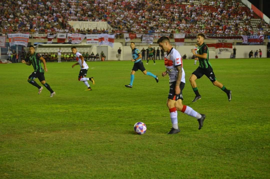juntoalgallo's tweet photo. Final del partido...ganoooo MOROOOOONNNNNN!!!!!...

Morón 1 - 0 San Martín (SJ)...

⚽ Ledesma...

vamosss Moron carajoooooo!!!!!!.. ⚪🔴⚪

#depmoron #moron #clubdeportivomoron #somoseloeste #juntoalgallo #ilusionintacta #PrimeraNacional #cdm #moronmoron #VamosGallo #Fecha5  🐔 https://t.co/234K7MGNbH