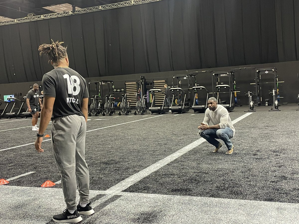 CoachC_Foster's tweet photo. Tomorrow Preparation meets opportunity! Getting some final tips from the Olympic/World Champion Justin Gatlin! #DBreed #LetsRide🏴☠️ https://t.co/RQaVWdxWXm