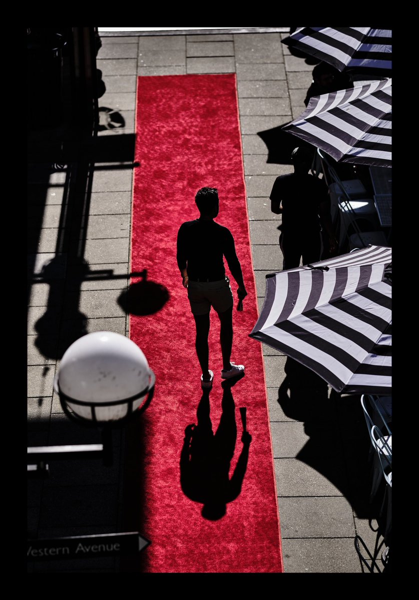 JonLeac95832695's tweet photo. #Seattle #streetphotography #colour #people #shadowsandlight #Seattlephotographer  #fujifilm_xseries #Seattlephotography https://t.co/hmN8eAuUDl