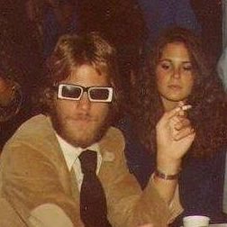Seasatz60's tweet photo. I was 20.
It was 1980.
#NewProfilePic #discodead https://t.co/cyyrxQa8aA