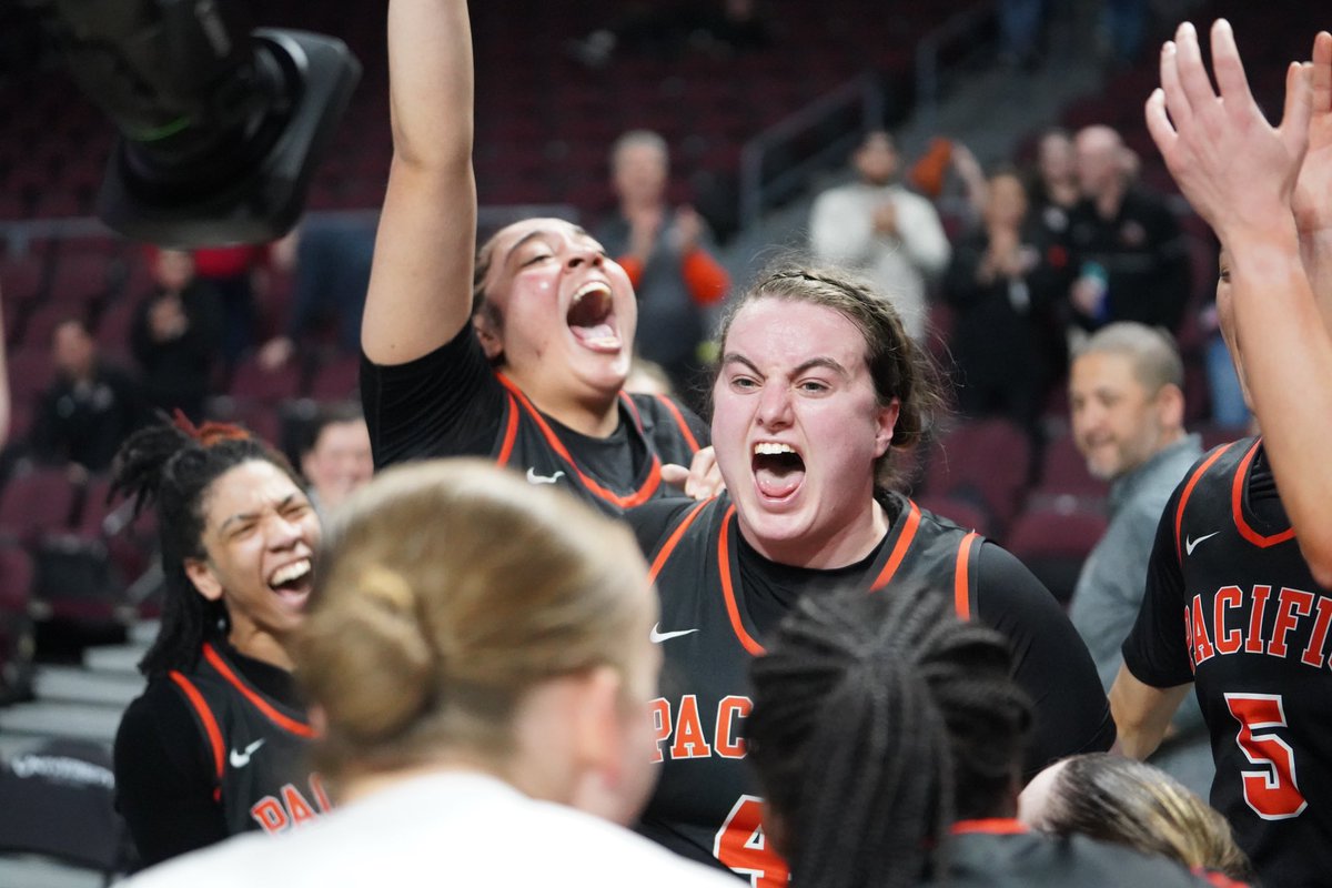 Pacific_Hoops's tweet photo. That winning feeling!! 

#UpRoar | #WCCHoops https://t.co/vUwk4zr6Vm