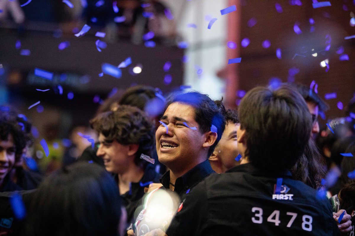 ConectaTECmx's tweet photo. Las fotos dicen más que mil palabras 📸
Así se vivió el anuncio de la alianza ganadora del regional de #FIRSTMTY en el @TECcampusMTY 🤖
@prepatec #FIRSTMX #CHARGEDUP #FIRSTMTY https://t.co/GmsLqcC6WM