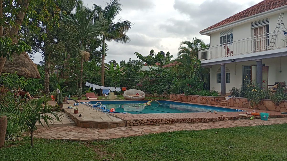 shukranproperty's tweet photo. ❤️FLAT HOUSE AVAILABLE FOR SALE AT KITENDE ON ENTEBBE ROAD 500metres OFF ENTEBBE ROAD WITH 📌 #6BEDROOMS ALL SELF CONTAINED, SEATING, DINING, KITCHEN AND SWIMMING POOL.
📌SEATED ON #35DECIMALS MAILO LAND WITH TITLE.
📌 AT ASKING PRICE #850M NOTE:INSPECTION IS ON APPOINTMENT. https://t.co/GTi17ltdpU