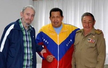 yoana_libia's tweet photo. Tres grandes en la historia. #Chavez tú recuerdo es eterno, tu amistad  con el pueblo  cubano te inmortalizó por siempre no solo en Venezuela sino también en el pueblo cubano.
#ChavezVive https://t.co/NzDBrc6WlO
