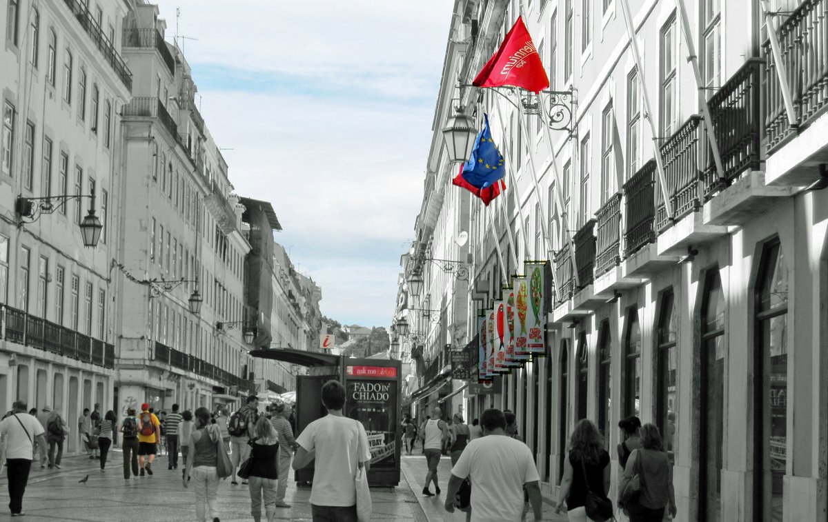 TheJoePortugal's tweet photo. Color My Image day: Stroll the streets of #Lisbon and while a it don't forget to have fun. Visit #Portugal in 2023. 
https://t.co/0hgk6MbW5i https://t.co/vLRTx7qtoI