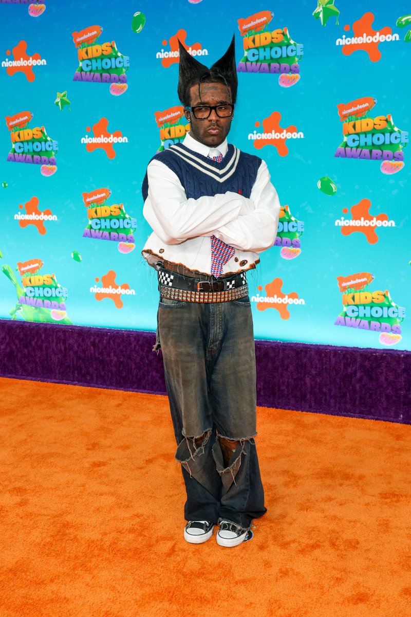 Uzi's shows up to the #KidsChoiceAwards with a new do 👀