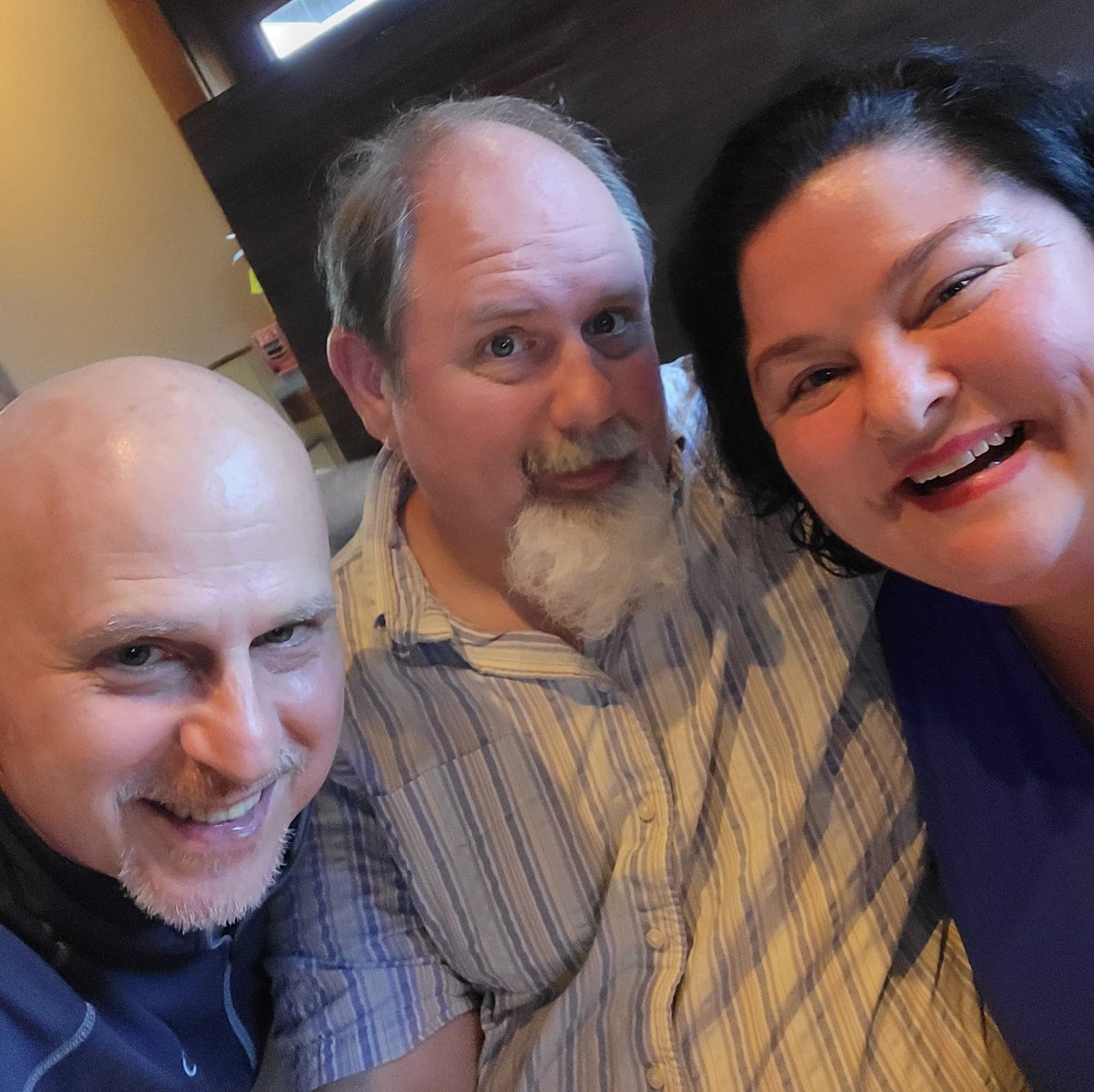 Crazy8Cook's tweet photo. Bonefish Grill with the Books @LauraBook5 &amp; @booklikeabook.  We all had the butterfish.... https://t.co/KfuoyOJvo8