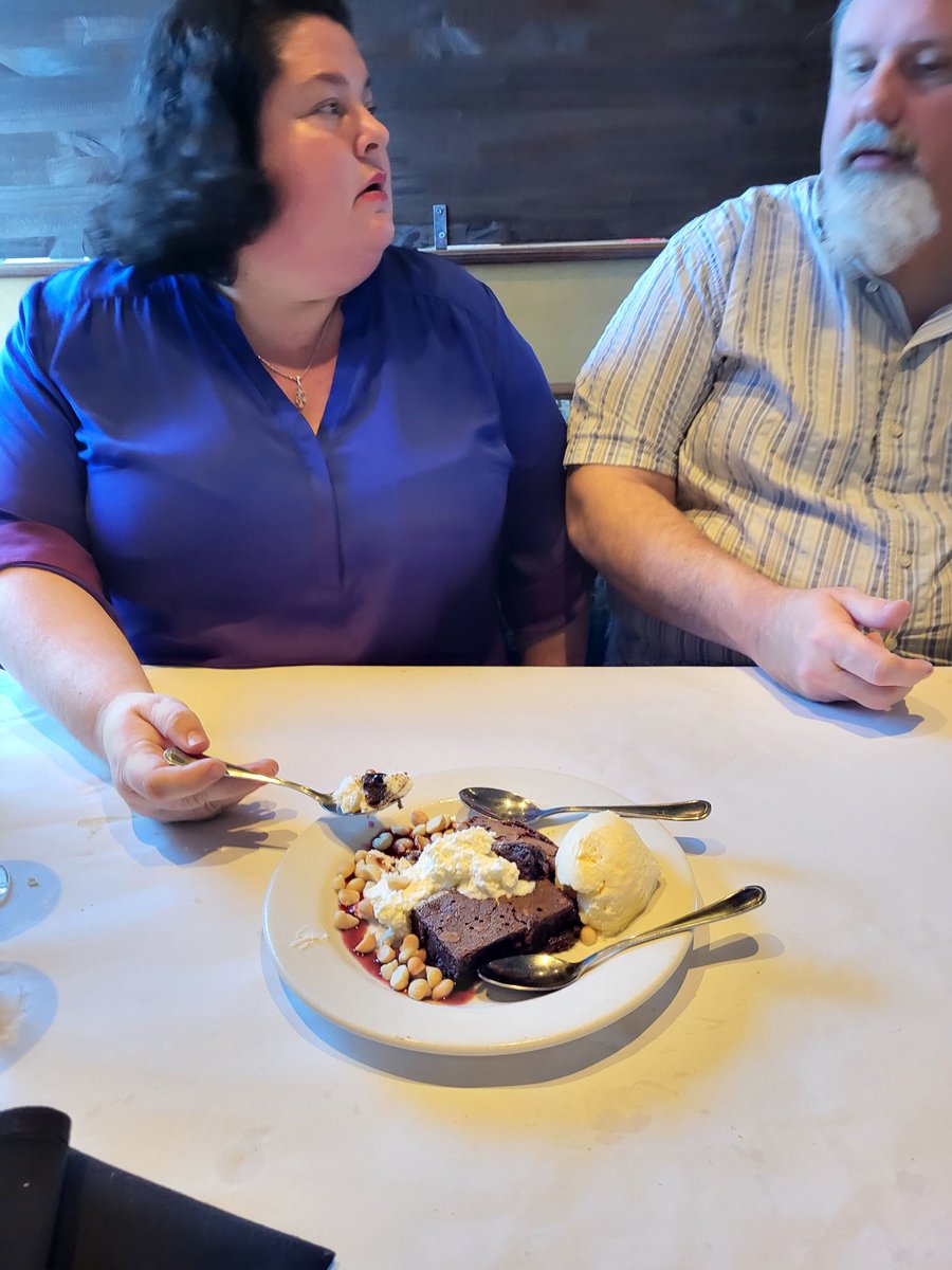 Crazy8Cook's tweet photo. Bonefish Grill with the Books @LauraBook5 &amp; @booklikeabook.  We all had the butterfish.... https://t.co/KfuoyOJvo8