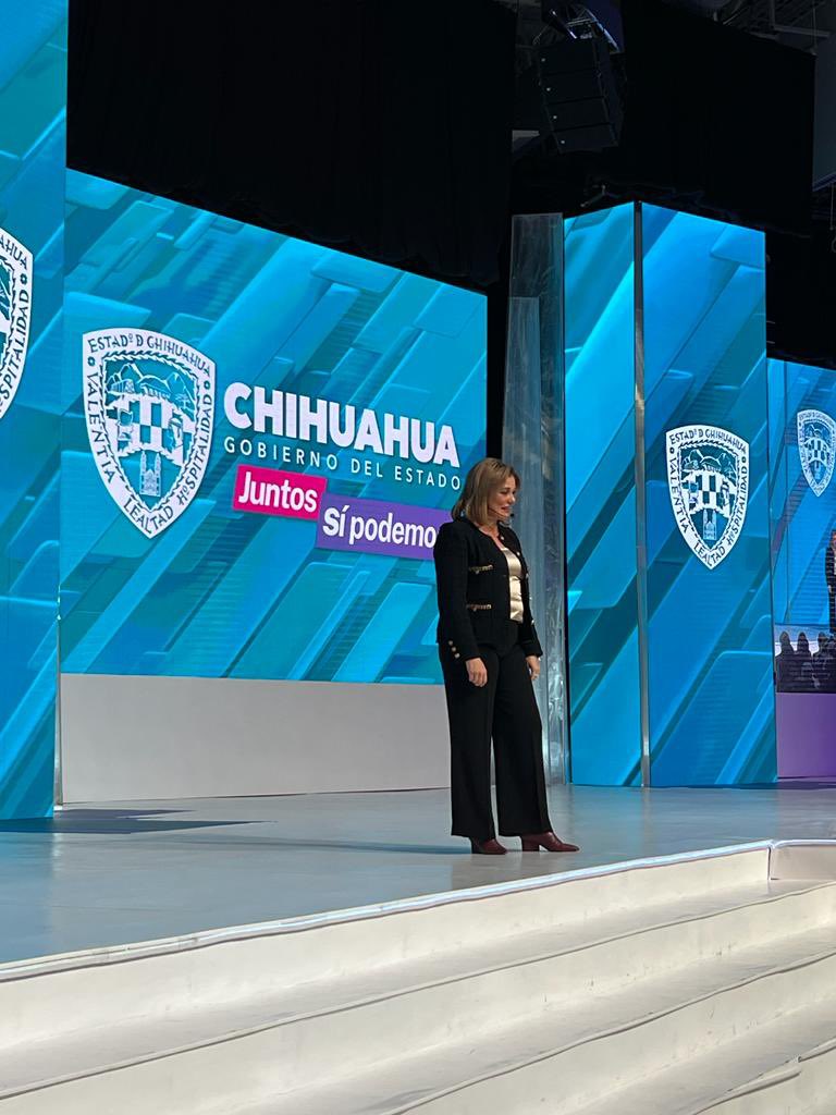 ManceraMiguelMX's tweet photo. Un gusto acompañar a mi amiga Gobernadora @MaruCampos_G en su primer informe de resultados y escuchar los proyectos que se concretan en beneficio de #Chihuahua y su gente. ¡Enhorabuena! #mm https://t.co/aGqG90gf3l