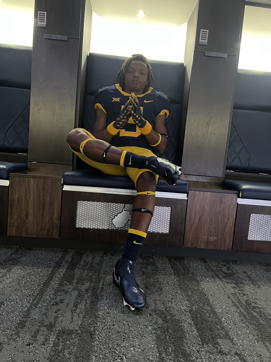Ty1erstewart's tweet photo. After a great Junior day &amp; conversation with head coach @NealBrown_WVU &amp; wide receiver coach @Coach__Lal  I’m overly blessed to receive a ⭕️ffer from West Virginia university ‼️ @GreyhoundFball @jontav1s @RecruitJCFball @RecruitGeorgia @Coach_Toom @jakechastain_10 @coachchastain https://t.co/pTsWaLd5dc