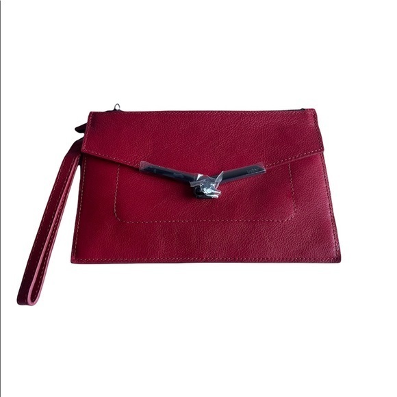 Rancorslayer's tweet photo. So good I had to share! Check out all the items I'm loving on @Poshmarkapp #poshmark #fashion #style #shopmycloset #botkier #nixon: https://t.co/wATFJCe0se https://t.co/OAVGTZD2Jp