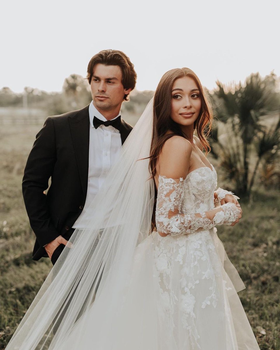elenahonch_'s tweet photo. They are so beautiful together!🤍
Congratulations to Kenna &amp; Garrett!

couple: @__GarrettMiller @kennaqqq 
photographer: @tippyjordan https://t.co/hQdZWdypXP