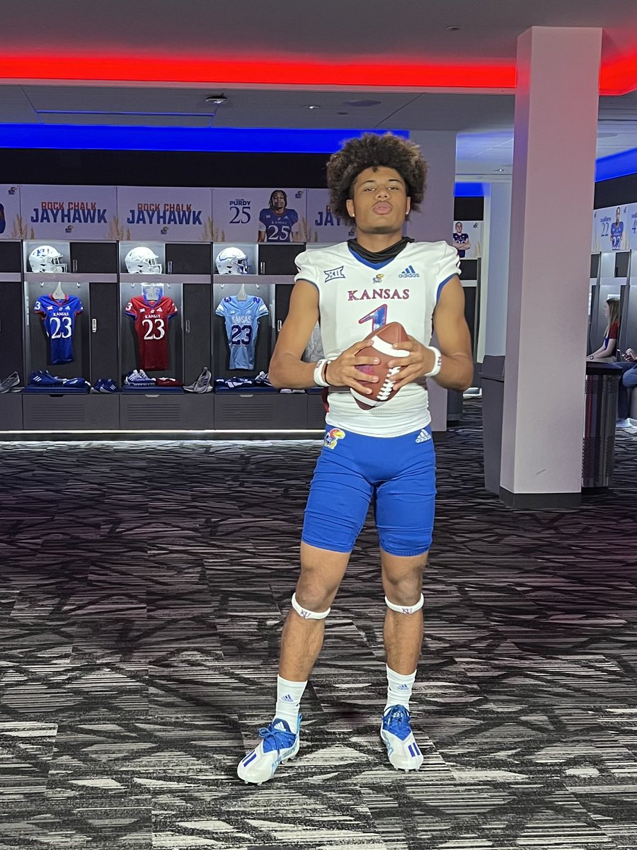 FicklinJamarian's tweet photo. Enjoyed my visit today at @KUAthletics!! @KUCoachZ @CoachLeipold @TheCoachJoShow @CoachWhitmire https://t.co/aBP1bbAoca