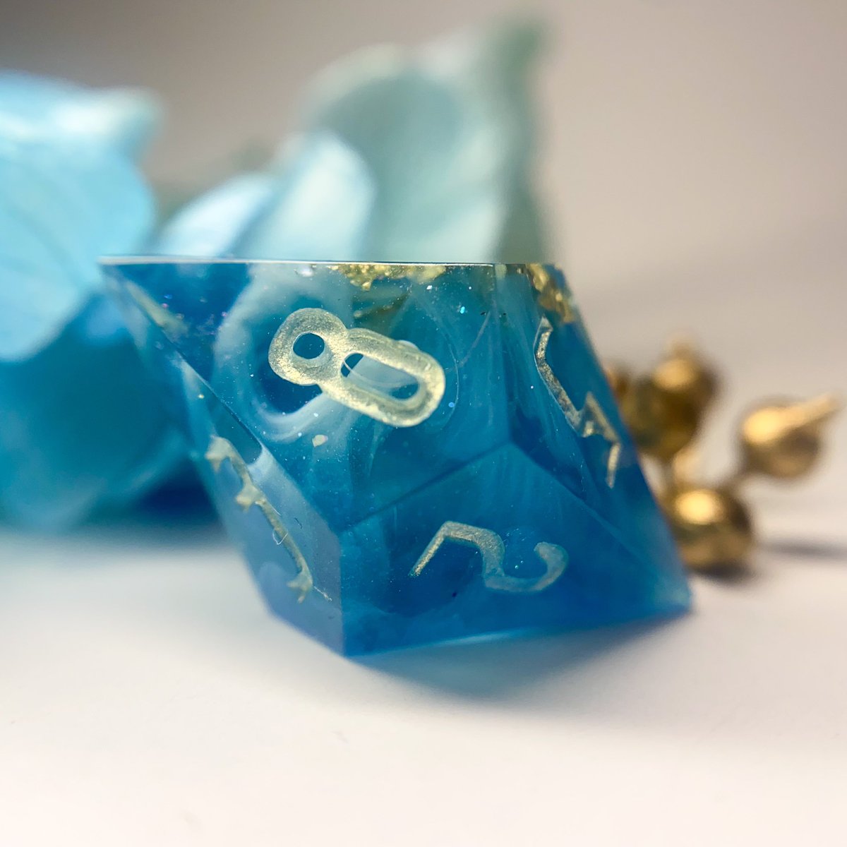RoaringDice's tweet photo. Can you see the waves captured within this set? 
I should really make a sea inspired #DnD character 🌊 https://t.co/vgjb7aNUkR