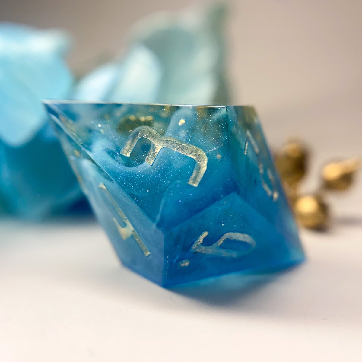 RoaringDice's tweet photo. Can you see the waves captured within this set? 
I should really make a sea inspired #DnD character 🌊 https://t.co/vgjb7aNUkR