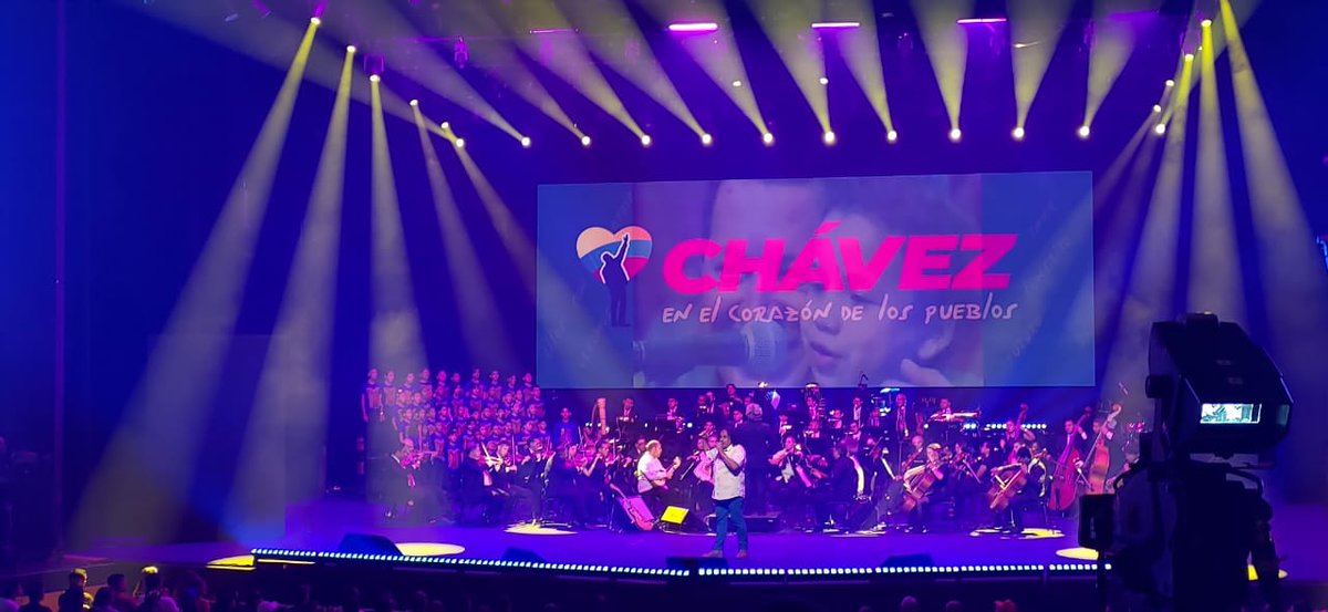 EmbSergio's tweet photo. 🇷🇺🤝🇻🇪 Que alegría compartir con los amigos venezolanos un bello concierto de Cantautores “Chávez y la Cultura” en el bellísimo @teresacarreno, en el Marco del Gran Encuentro Mundial, por la Vigencia del Pensamiento Bolivariano del Comandante Hugo Chávez en el siglo XXI. https://t.co/II9cbPPXzG