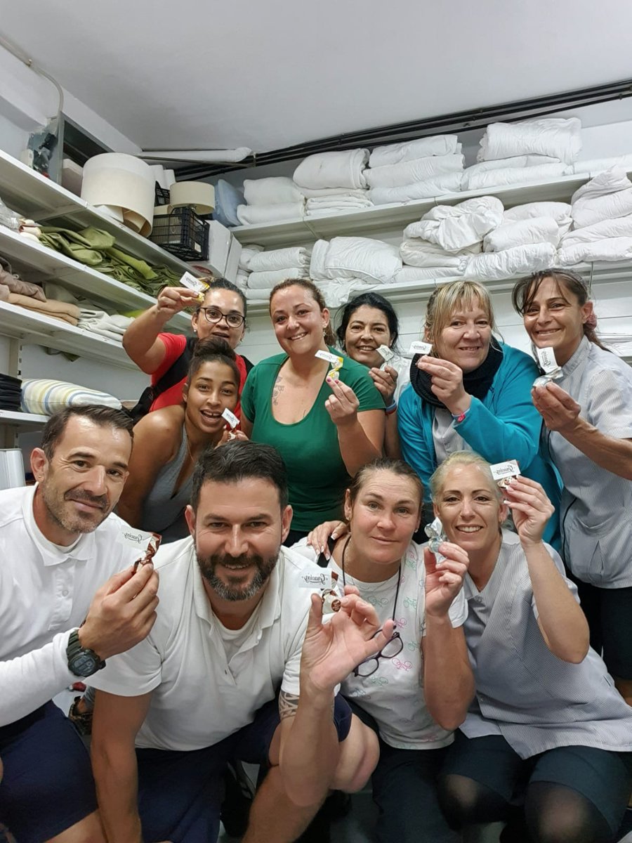 Día de apreciación al empleado del departamento de pisos en #RoyalTenerifeCountryClub# <a href="/Marialuisagarec/">Maria Luisa GA</a> @TaniaSanxenxo <a href="/Laura_RCTF/">Laura_RC</a> <a href="/DeliaHe34898005/">Delia Hernandez</a> <a href="/Milacompi/">Mila Soto</a> <a href="/Oscar3637483977/">Óscar Socas</a> <a href="/SoniaMerayo/">Sonia Merayo</a> <a href="/NoemiSeco_12/">Noemi Seco</a> <a href="/Amorgreeneyes/">MerlynAmor</a>