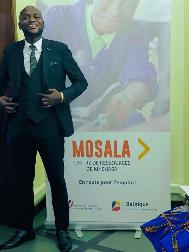 Joyeux anniversaire à une âme volontaire, forte et belle. Oui, c’est bien cela! J’ai un an de plus aujourd’hui. HBD à moi !