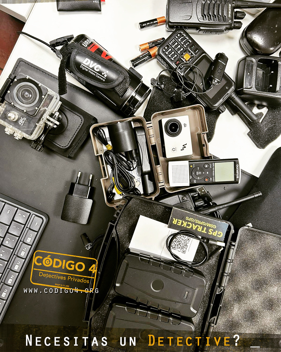 Un poco de nuestro material de investigación que utilizamos .... O no 😉 .
#investigación #material #detective #codigo4