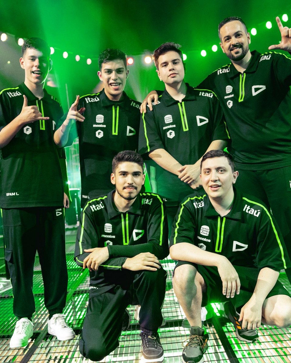 LOUDgg's tweet photo. Encerramos o LOCK IN no TOP 2 MUNDIAL! 🇧🇷

Saímos daqui de cabeça erguida, muito felizes com nosso desempenho com um time que deu o sangue e mostrou a nossa força.

Esse é só o começo do que vocês verão esse ano.

Agradecemos a torcida de todos, nos vemos na franquia 💚

#LOUDWIN https://t.co/LyUYyZnyMg