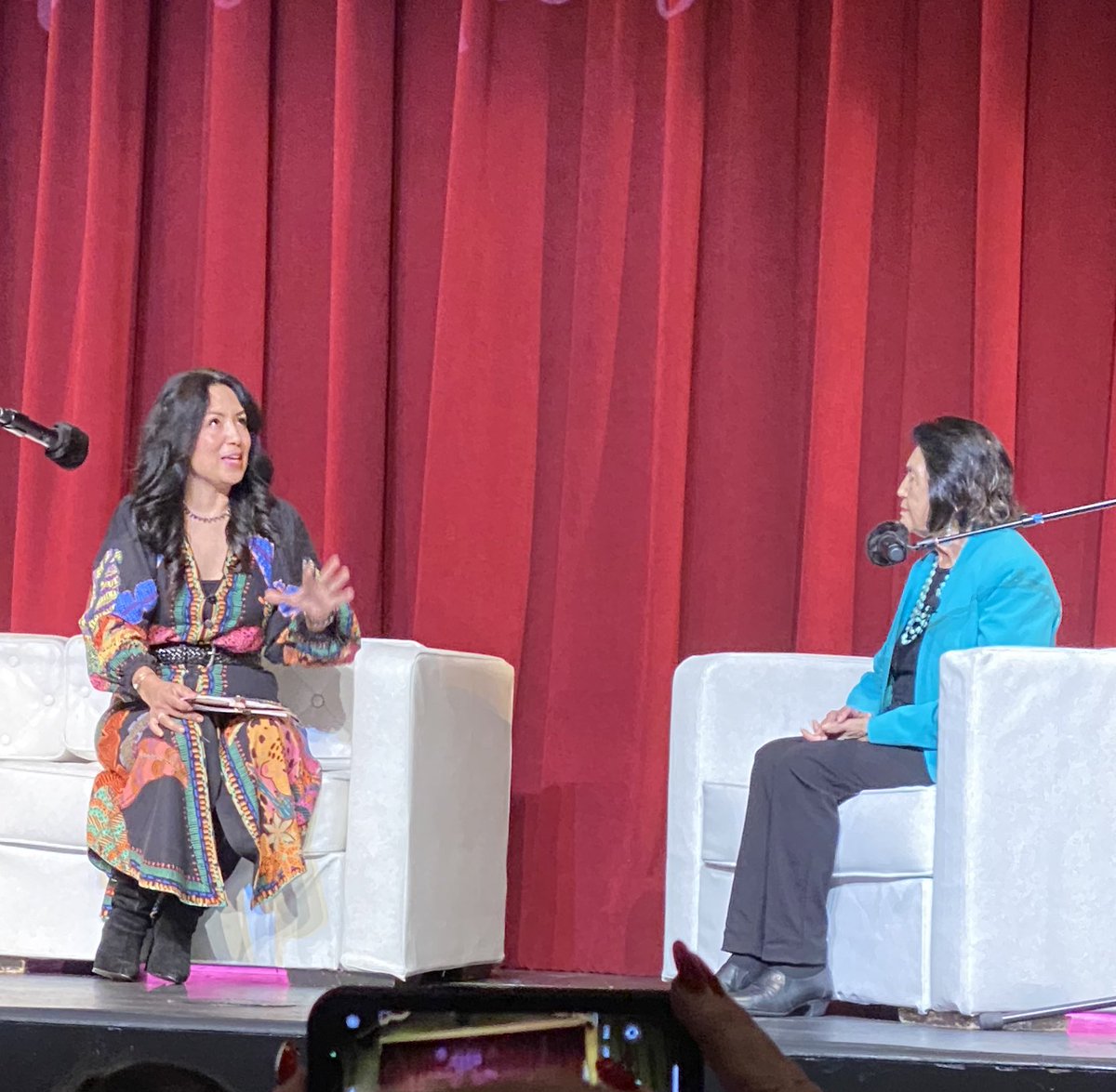 margieacsa's tweet image. Today at ACSA R-16, an unforgettable moment for LAUSD Instructional Technology Initiative Director Sophia Mendoza, who took the stage for a fireside chat with Dolores Huerta, which was followed by a presentation of flowers to the highly respected activist. #ladieswholead #acsa