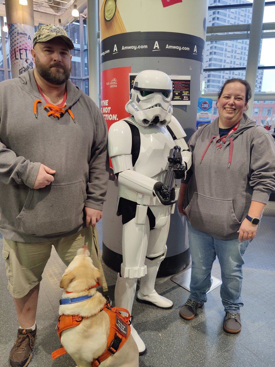 longleaf616's tweet photo. My humans and I saw some interesting characters at the @griffinshockey #starwars hockey game. 

#journeysofjohn #servicedog #veteranservicedog #starwars #saturdaynighthockey #gogrg https://t.co/VNpRDd7N6P