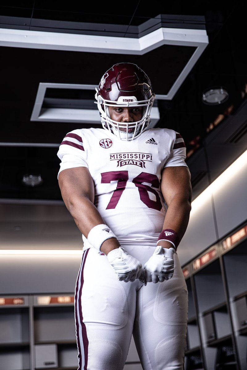 KobeWilliams76's tweet photo. Hail State!🐶 @LawrencHopkins @DemetricDWarren @PJ247Sports @CoachWillFriend @CoachM_Schmidt @Coach_MBrock @DaShaunfields22 @Thescottlashley https://t.co/eQ0tLJgMU9