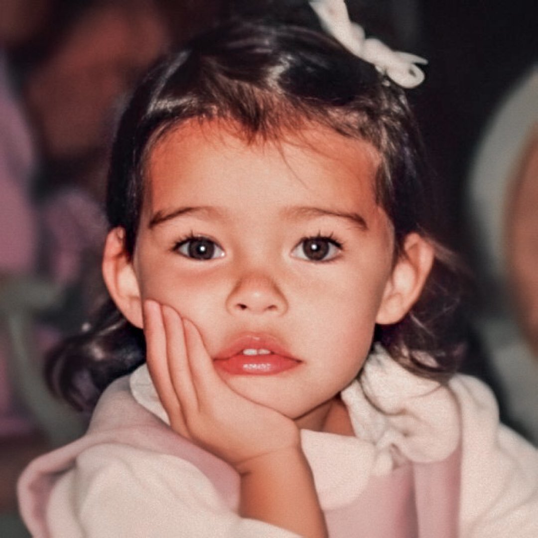 MadsBeerUpdates's tweet image. 🚨Respond to this post with #happybirthdaymadisonbeer or risk bad luck. DON’T RISK IT!