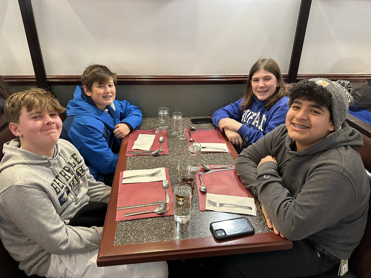 MlleJaklitsch's tweet photo. The kids are hungry! #WeAreBethpage @JFK_Bethpage @BHS_WL_Dept @BethpageUFSD https://t.co/JygA0zqLgu