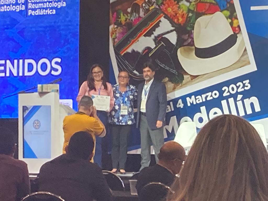CREAautoinmune's tweet photo. El @CREAautoinmune presente en @Asoreuma y ganador del 1er puesto en modalidad póster con investigación traslacional en esclerosis sistemica por nuestra estudiante de doctorado @SandraPSalas https://t.co/GKdpl18HkG
