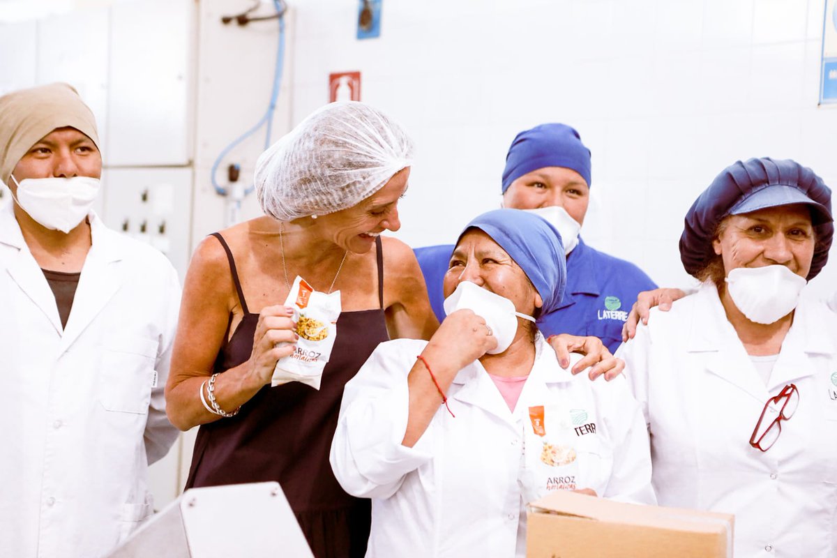 vtolosapaz's tweet photo. Con el compromiso en seguir acompañando el desarrollo de la producción nacional, recorrimos en Guaymallén las instalaciones de la cooperativa de alimentos La Terre @CooperativaLaT1

Gracias al aporte de créditos del Gobierno nacional, generan cerca de 50 puestos de trabajo. 👏 🇦🇷 https://t.co/SY947YLqBQ
