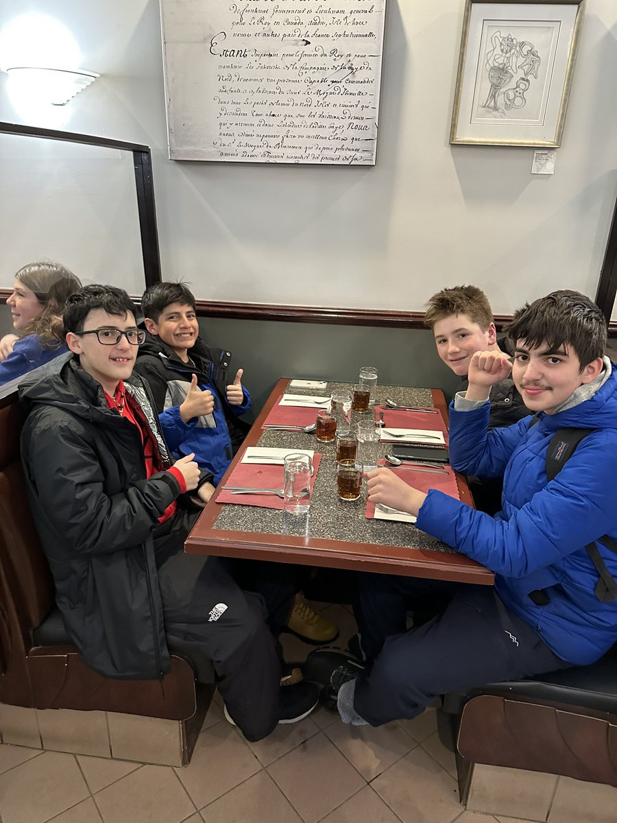MlleJaklitsch's tweet photo. Very happy kids to be in Quebec! #WeAreBethpage @BethpageUFSD @JFK_Bethpage @BHS_WL_Dept https://t.co/SxU1Cm8MsO