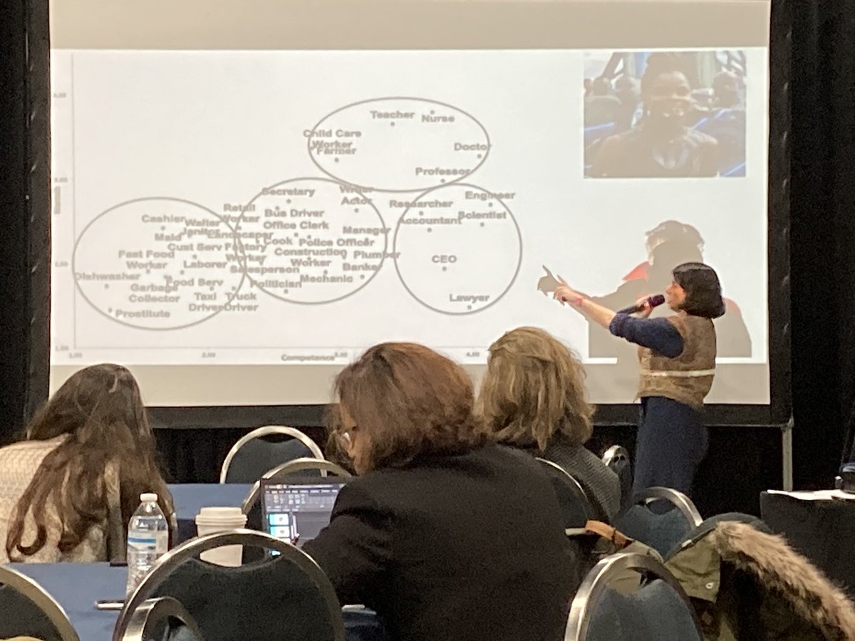 “Being a good science communicator is like being a good friend” - <a href="/TheCosmicRey/">Reyhaneh Maktoufi, PhD</a> in a great #scicomm session this afternoon on building trust through storytelling at #aaasmtg!
