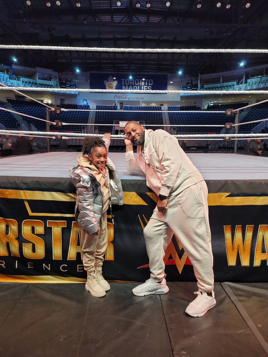 FirstClassJames's tweet image. Tonight, we acknowledge the head of the table @WWERomanReigns... And the one who kicks his head off @SamiZayn!!! #RoadtoWrestlemania #WWEToronto