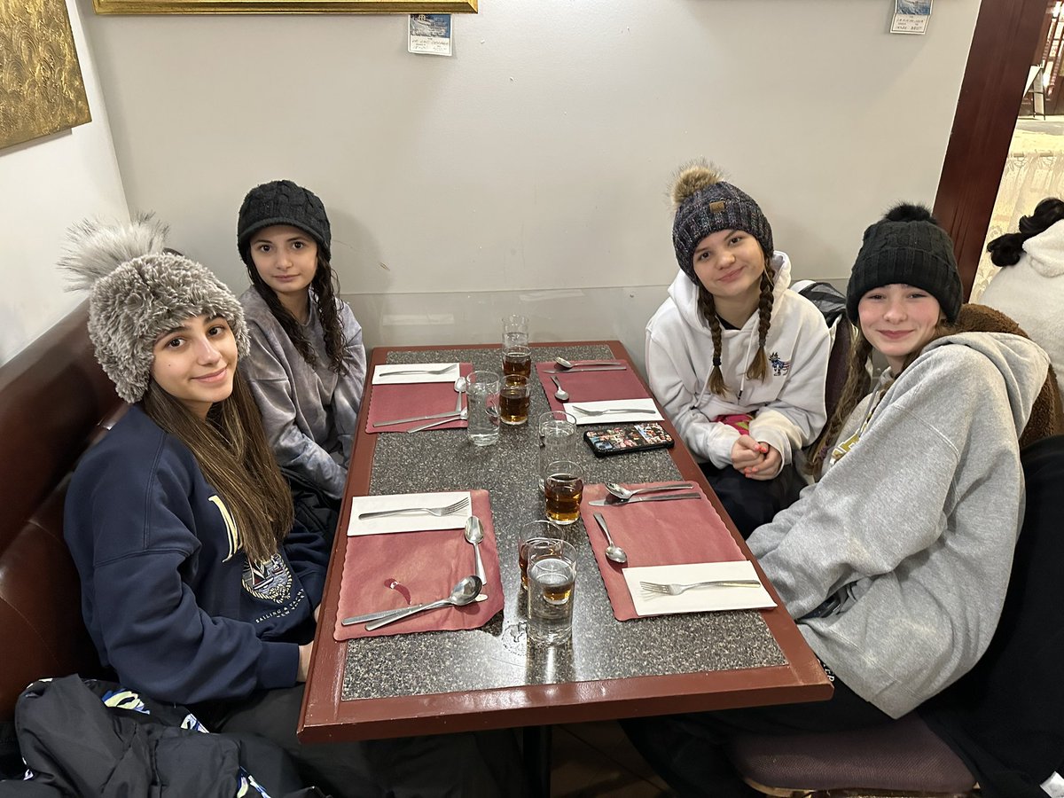MlleJaklitsch's tweet photo. Night number 1 for dinner! https://t.co/9ThbGUDnIG