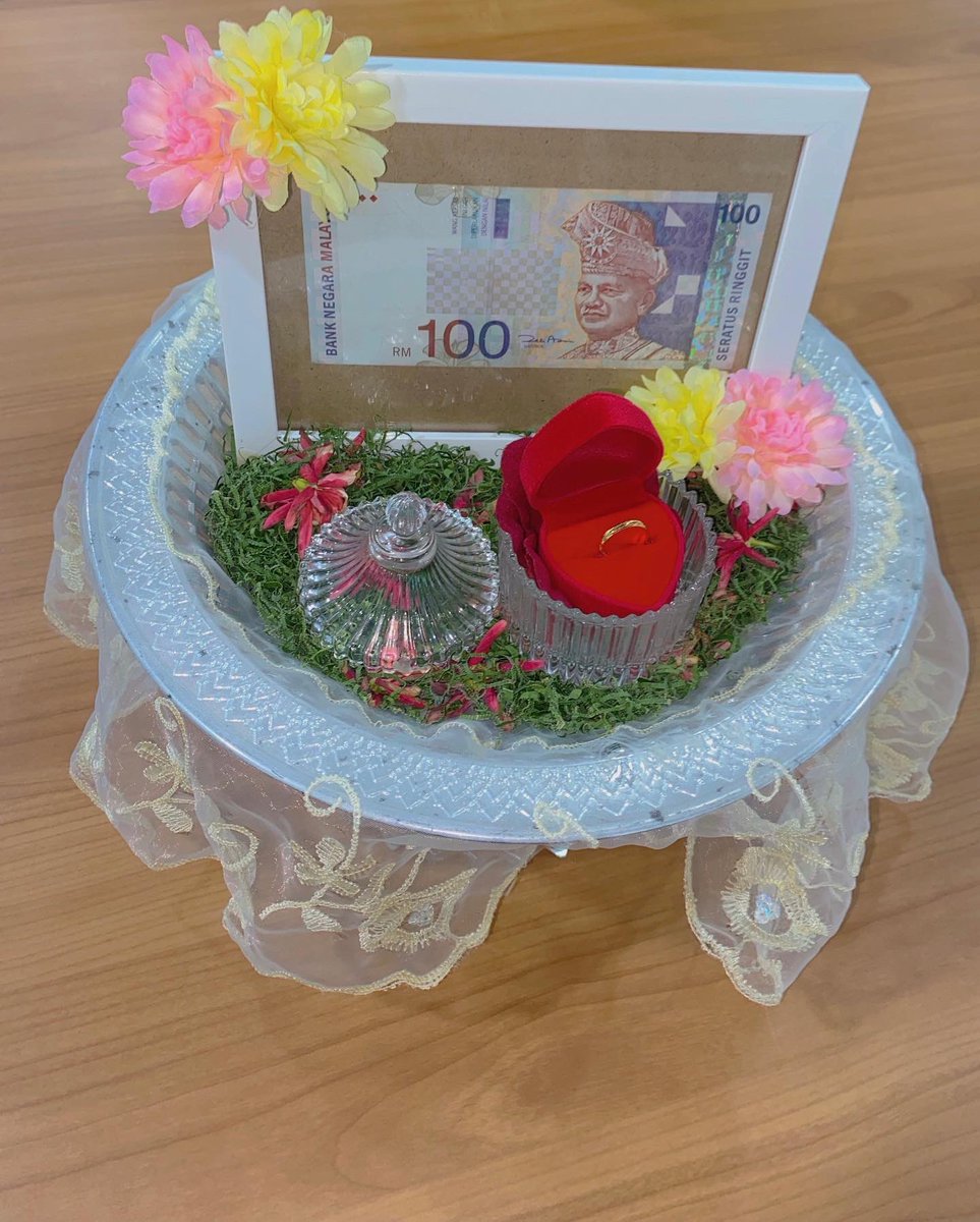 wydsetan's tweet photo. • cincin 
• nikah di pejabat agama, mas kahwin dan duit imam/saksi RM 380
• sedekah bagi orang makan RM 200
• henna RM 55
• beli baju yang boleh pakai lama https://t.co/JdOQhmHnmr