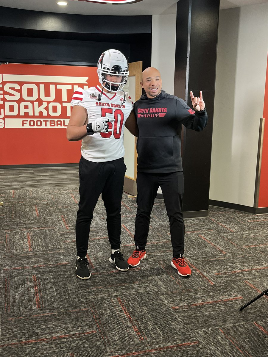 Jonathan Brown (@jonathanbrow50) on Twitter photo Thank you <a href="/SDCoyotesFB/">South Dakota Football</a> For having me out for a junior day visit. <a href="/coachcdantew/">Coach Warren</a> <a href="/CoachCole71/">Coach Cole</a> <a href="/BataviaFootball/">Batavia Football</a> <a href="/DeepDishFB/">DEEP DISH FOOTBALL</a> <a href="/PrepRedzoneIL/">Prep Redzone Illinois</a> <a href="/EDGYTIM/">Timothy “EDGYTIM” OHalloran</a> Thank you <a href="/SDCoyotesFB/">South Dakota Football</a> For having me out for a junior day visit. <a href="/coachcdantew/">Coach Warren</a> <a href="/CoachCole71/">Coach Cole</a> <a href="/BataviaFootball/">Batavia Football</a> <a href="/DeepDishFB/">DEEP DISH FOOTBALL</a> <a href="/PrepRedzoneIL/">Prep Redzone Illinois</a> <a href="/EDGYTIM/">Timothy “EDGYTIM” OHalloran</a>