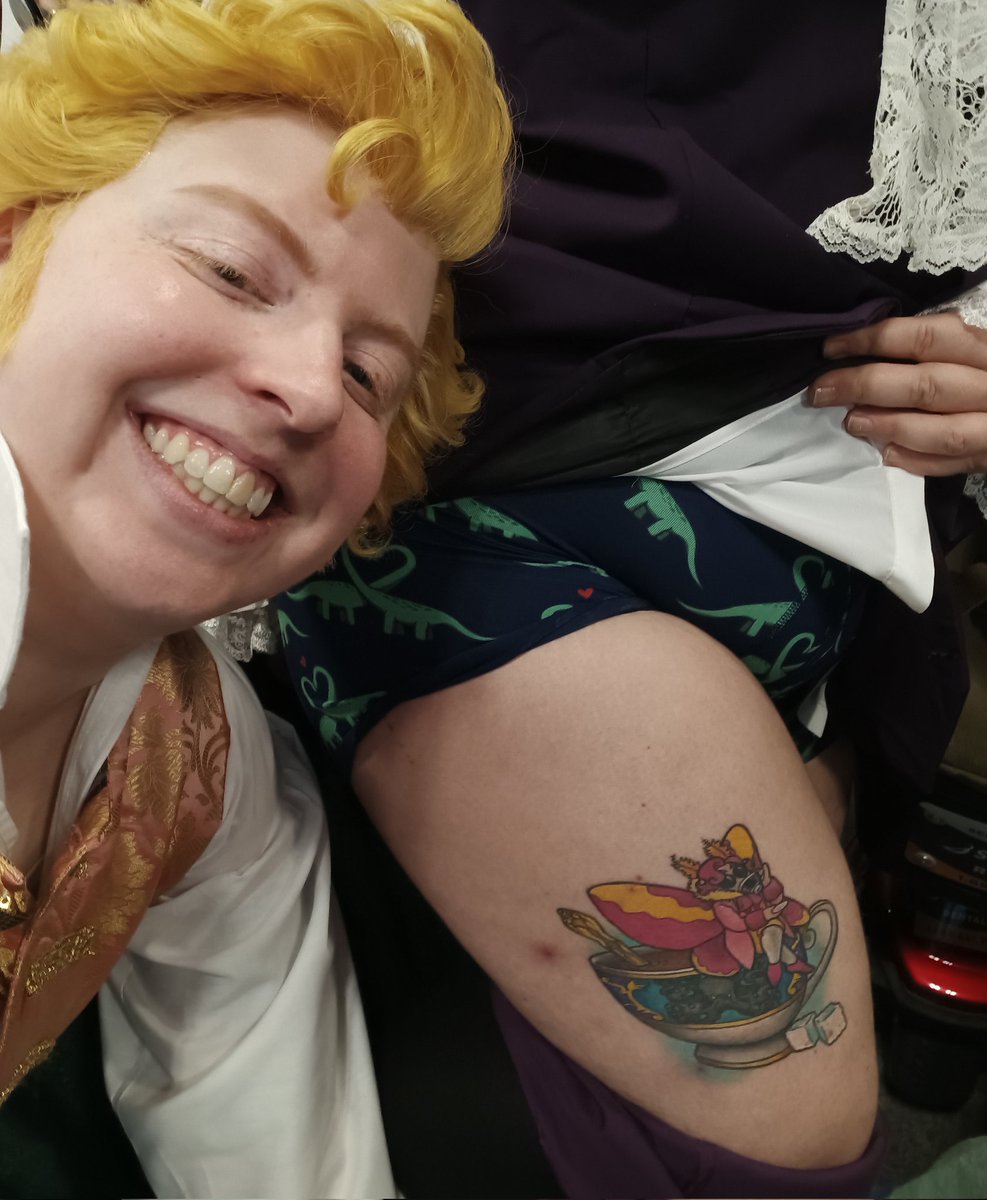 gayjeris's tweet photo. i finally met my son!!!!! #rosymaplemothman https://t.co/I2g7Kd1P47