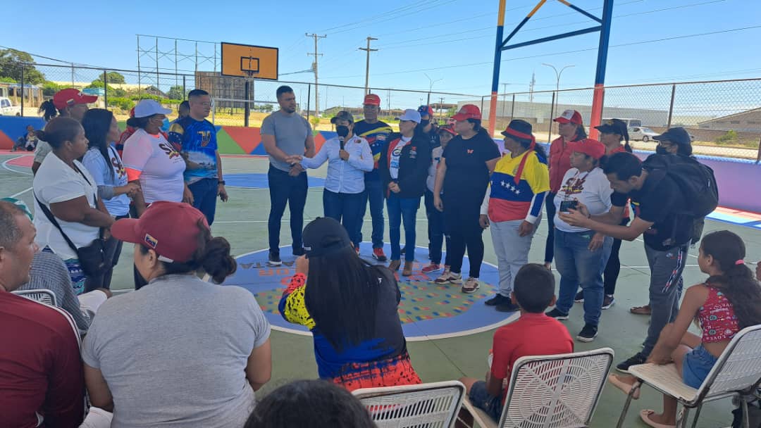 #EsNoticia || Máximos responsables de la #GMVV participaron en la jornada de Amor en Acción a las Víctimas de la Guerra Económica, realizada en el sector San Antonio Este, mpio García del edo. #NuevaEsparta garantizando bienestar al pueblo  #ChávezInfinito