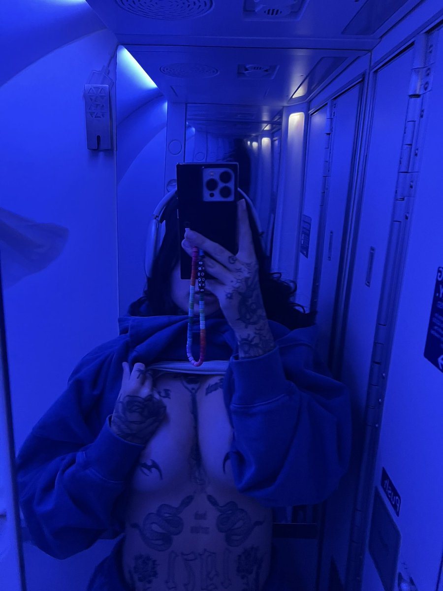 bmarkhaa's tweet photo. can someone get me into the mile high club? 😮‍💨 https://t.co/rXRAE5Soub