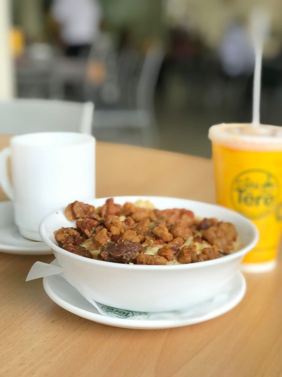 El bolón en Café de Tere de queso o chicharrón cuesta $2.90. 

Rico sabor, altos estándares de higiene, personal pagado conforme a la ley, parqueo, durante la pandemia mantuvieron a todo su personal sin despedir pese a estar meses cerrados. 

Teresita, usted sólo merece honores.