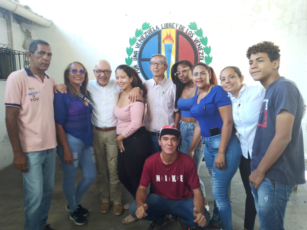 marino_sec's tweet photo. Equipo de UNT Santiago Mariño con Andrés Caleca https://t.co/9o1ia2dAyF