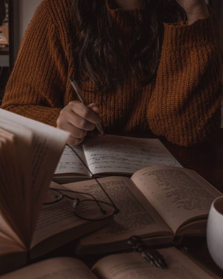 lookingforlari's tweet photo. o que é o #writertwt e por que aderir? - uma thread para todos escritores que estão no tt https://t.co/L0eEaqgh68