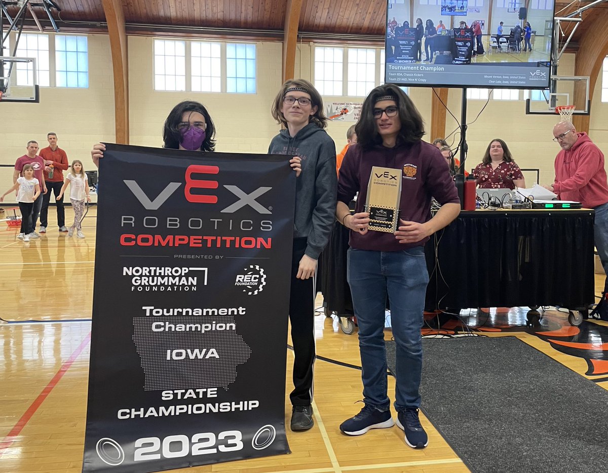 TheMustangMoon's tweet photo. The MVHS VEX Robotics Team 85A won the state championship! They are headed to Worlds!!! https://t.co/m6ENtdlgbb