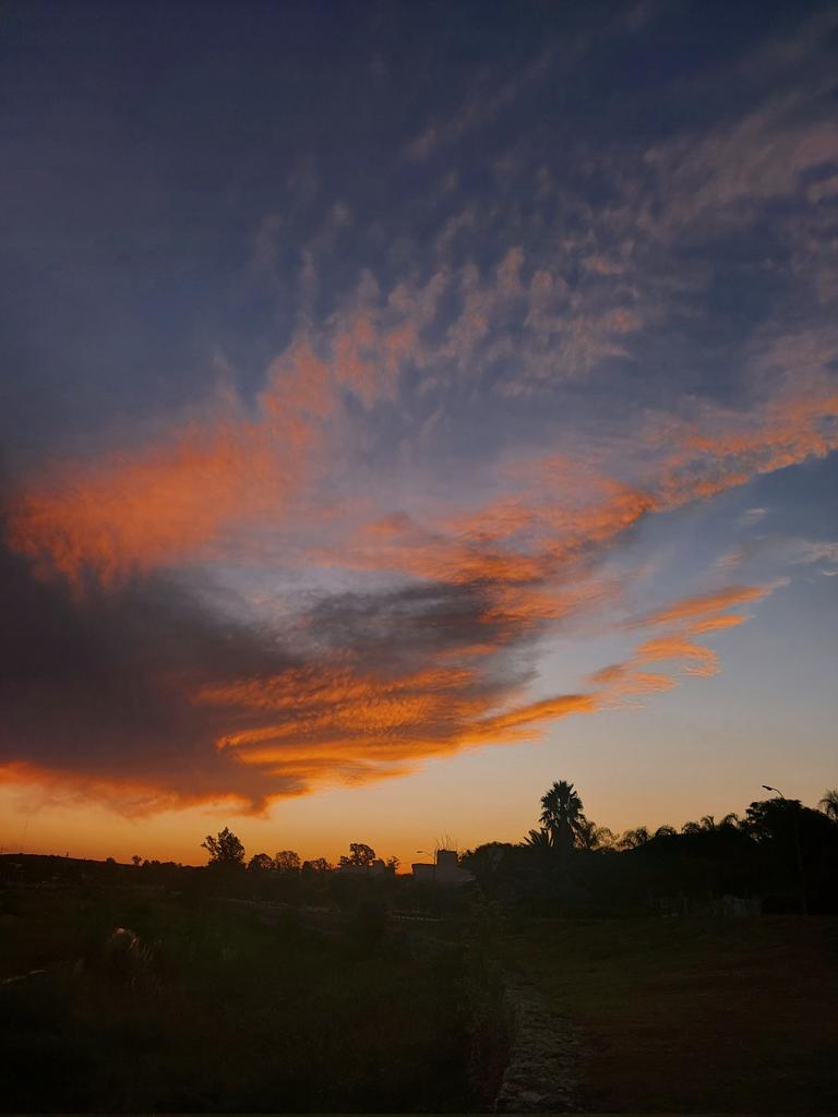 GeorParola_'s tweet photo. Los atardeceres me hacen muy feliz 🧡 https://t.co/kBTTpvaazI