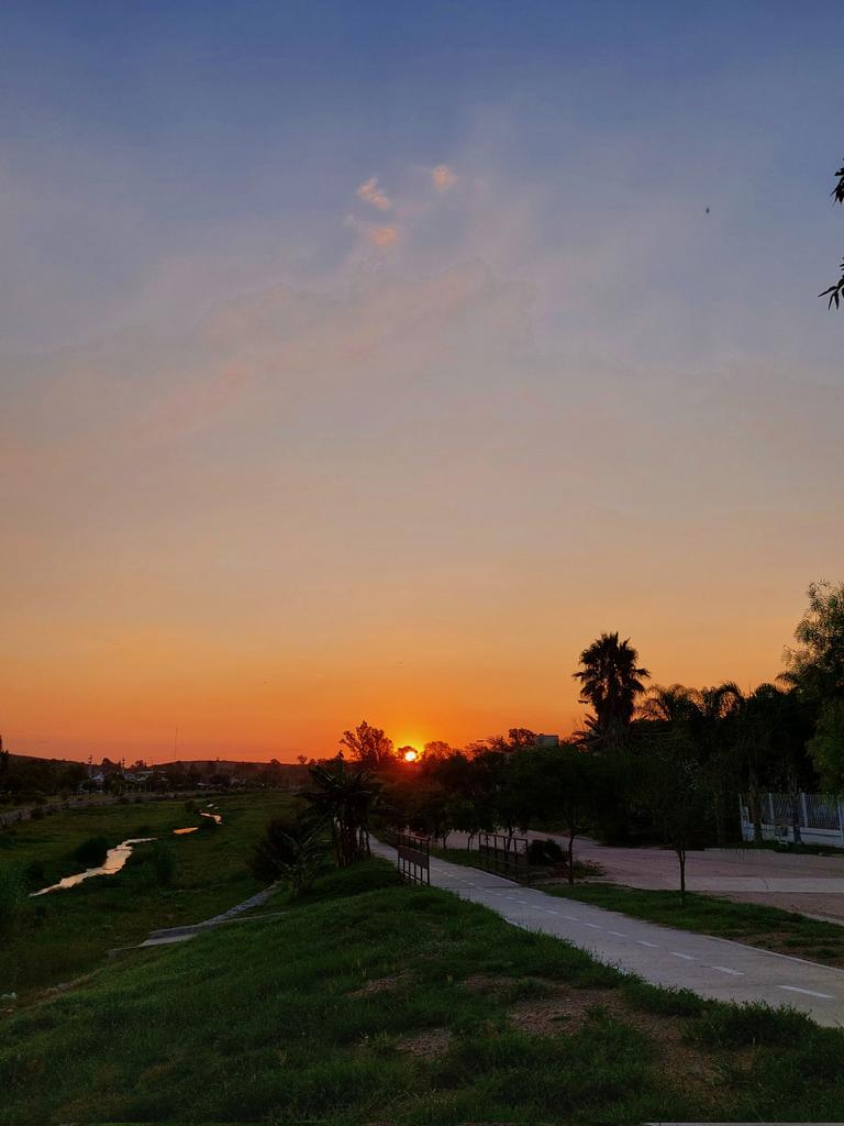 GeorParola_'s tweet photo. Los atardeceres me hacen muy feliz 🧡 https://t.co/kBTTpvaazI