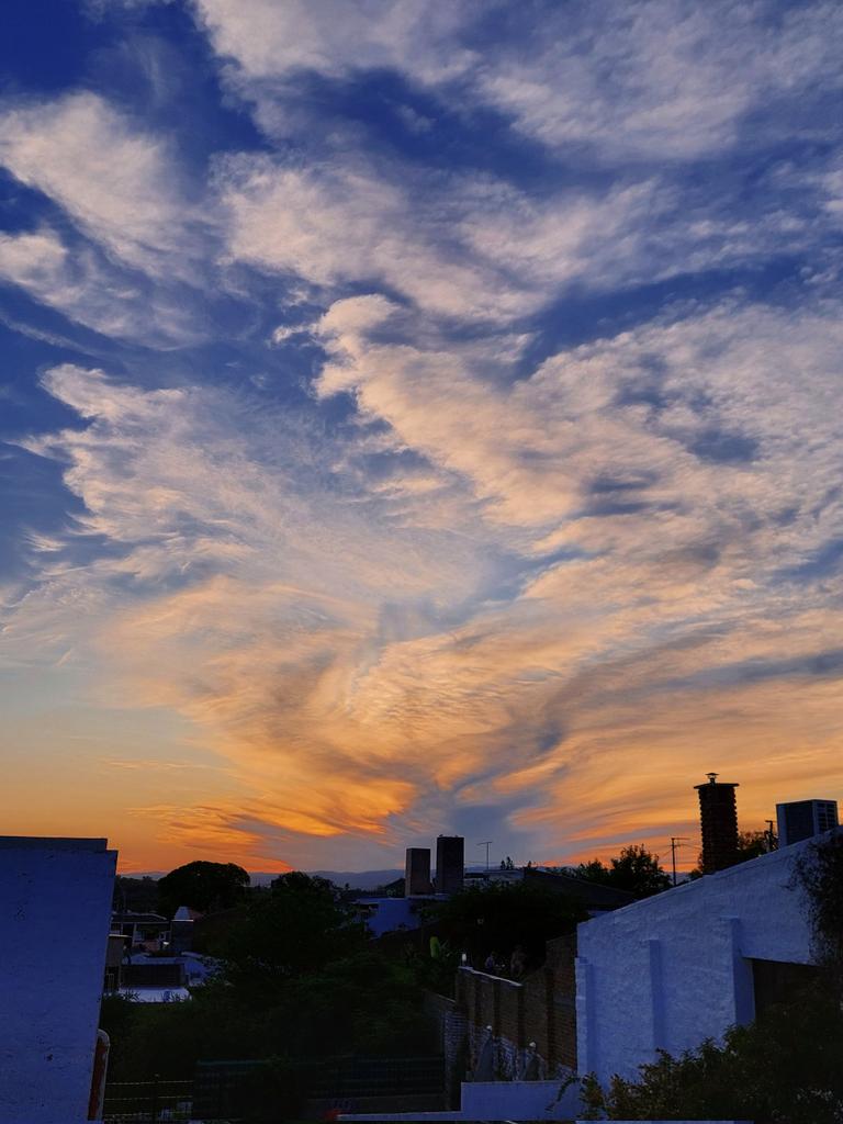 GeorParola_'s tweet photo. Los atardeceres me hacen muy feliz 🧡 https://t.co/kBTTpvaazI