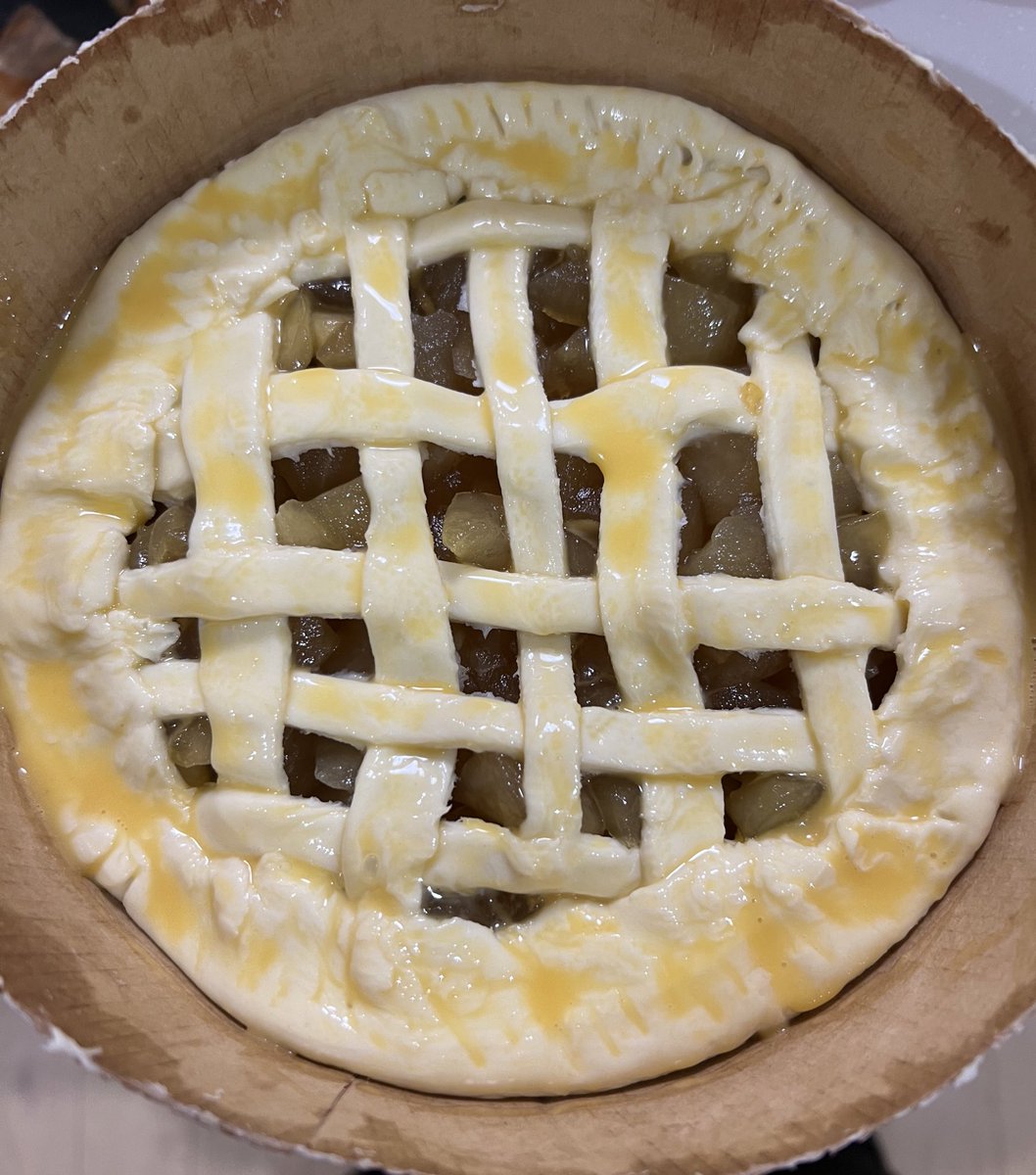 PteraBlog's tweet image. おはよ✨

パティスリープテラノの本日の目玉商品は【アップルパイ🍎】

これはねー、市販のパイシートを使わずに生地から作ってみたよ☺️

バレンタインの時にcottaでバター買ってからお菓子作りとパン作りにハマってる🥐
奥が深いし楽しい‼️‼️

#育休の日々