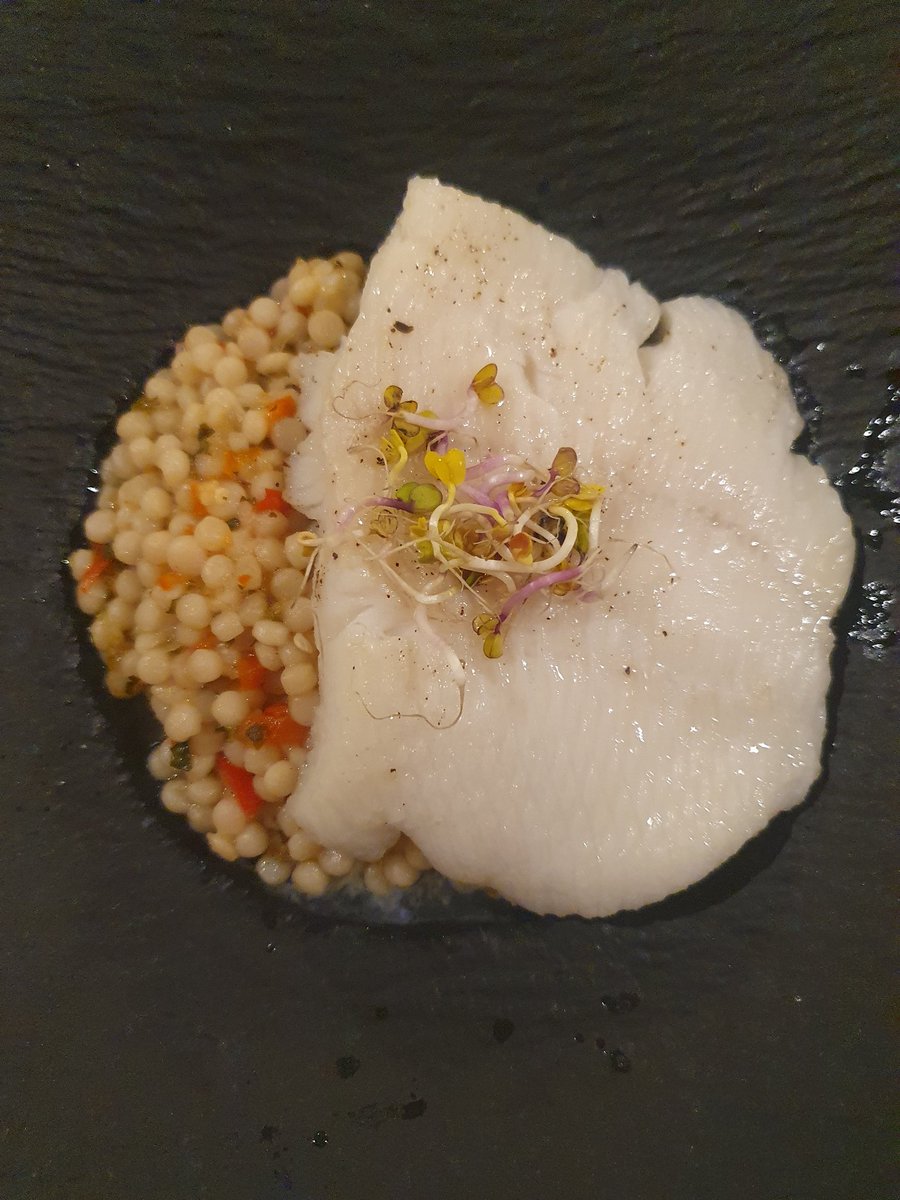 BSilanskaite's tweet image. #labai
Kai pamatai žodį labai iškarto tikiesi ko nors puikaus pvz.: puikaus maisto, labai skanaus. Deja restorane pavadinimu #labai nesulaukiau nei puikios aplinkos nei puikių indų nei skanaus maisto. Na iš tirs puiki buvo grybų sriuba, kuri mane ir guodė visus tris vakarus.