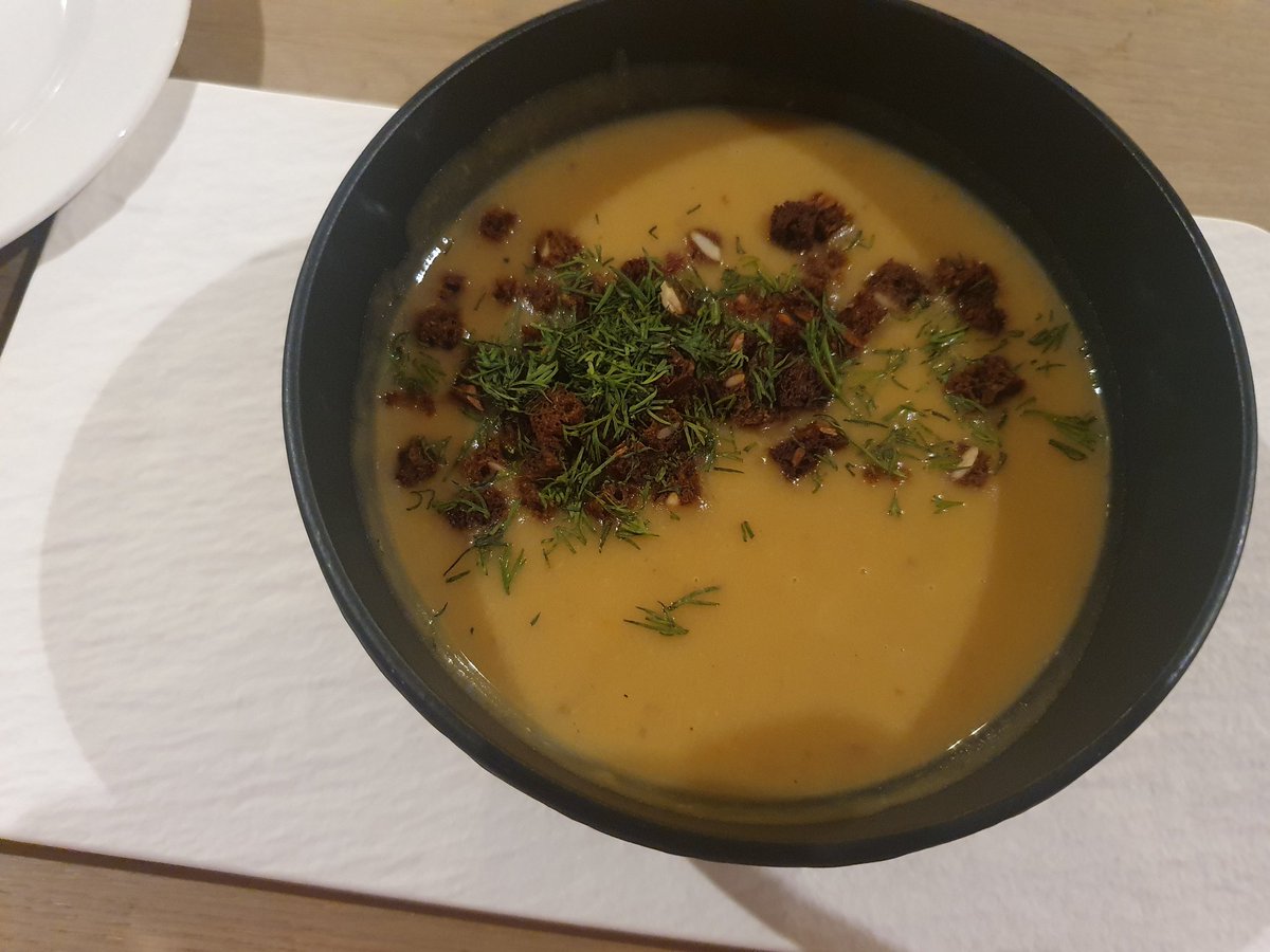 BSilanskaite's tweet image. #labai
Kai pamatai žodį labai iškarto tikiesi ko nors puikaus pvz.: puikaus maisto, labai skanaus. Deja restorane pavadinimu #labai nesulaukiau nei puikios aplinkos nei puikių indų nei skanaus maisto. Na iš tirs puiki buvo grybų sriuba, kuri mane ir guodė visus tris vakarus.